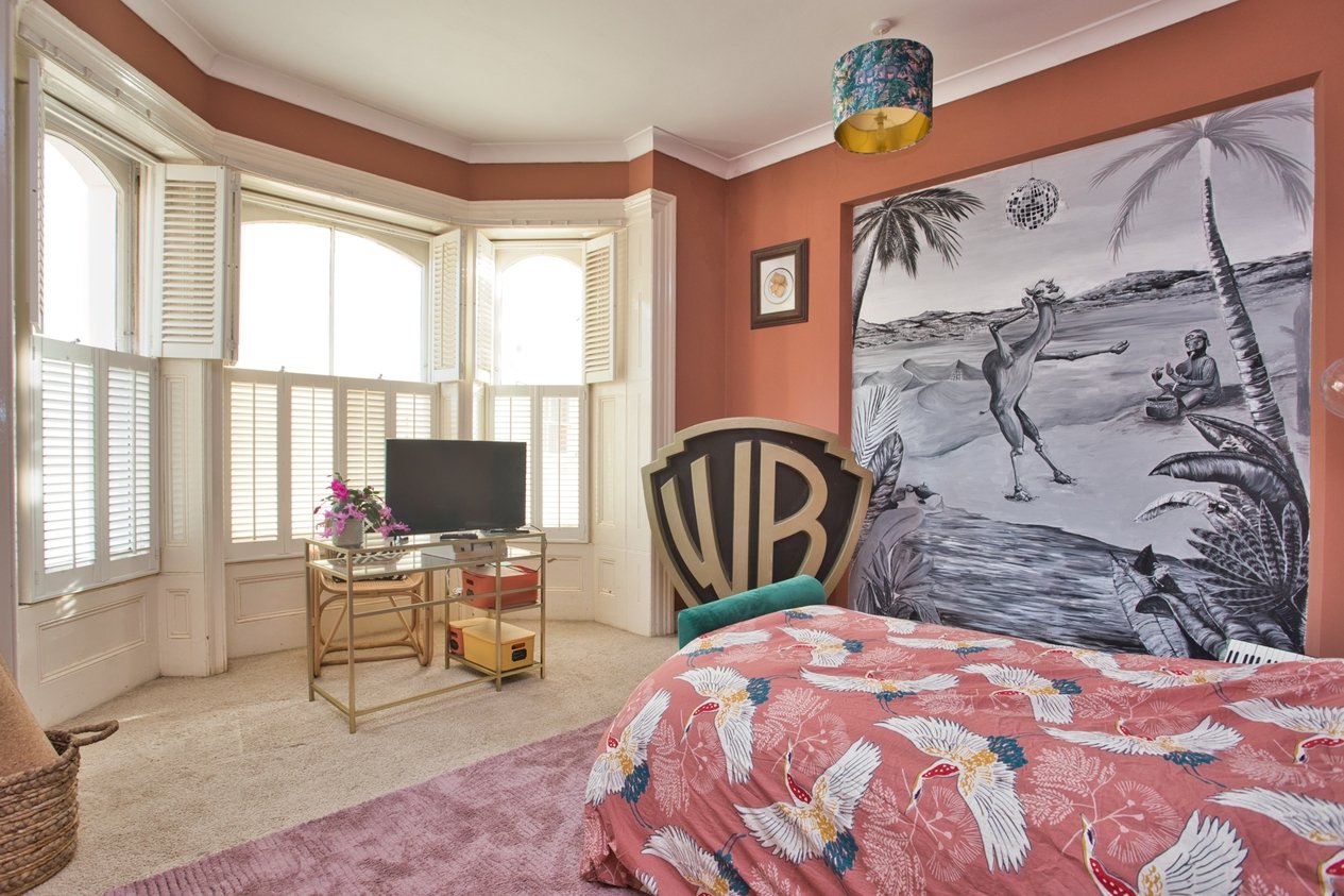 Properties Under Offer in 10 Marine Parade Folkestone