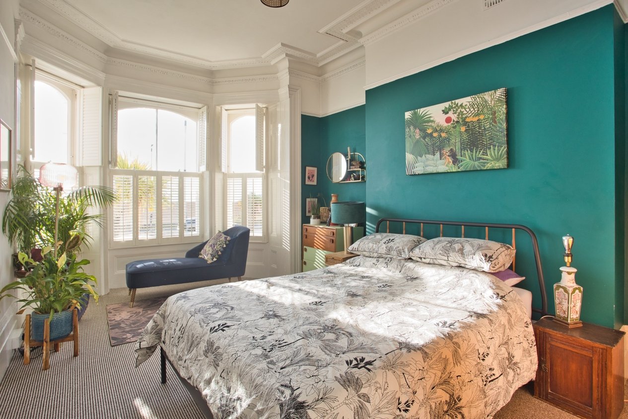 Properties Under Offer in 10 Marine Parade Folkestone