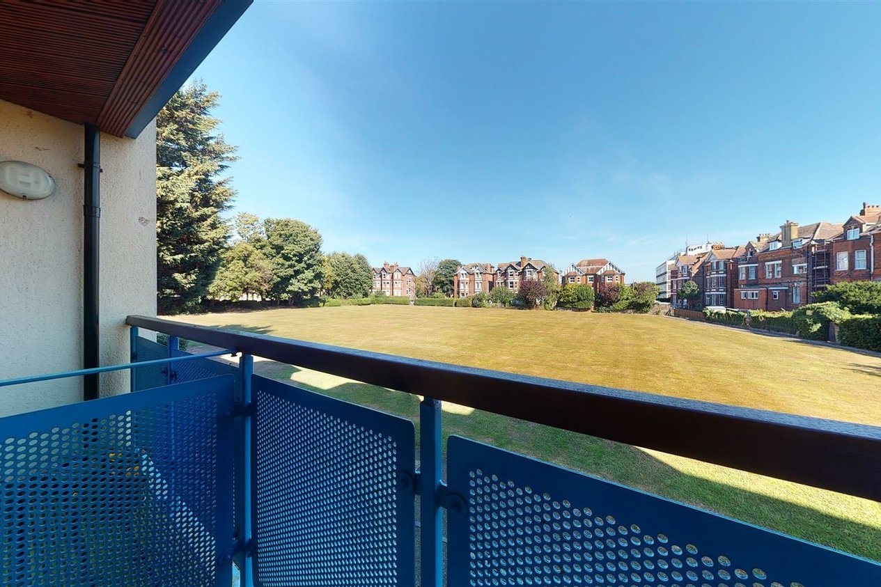 Properties Under Offer in 142 Sandgate Road Folkestone