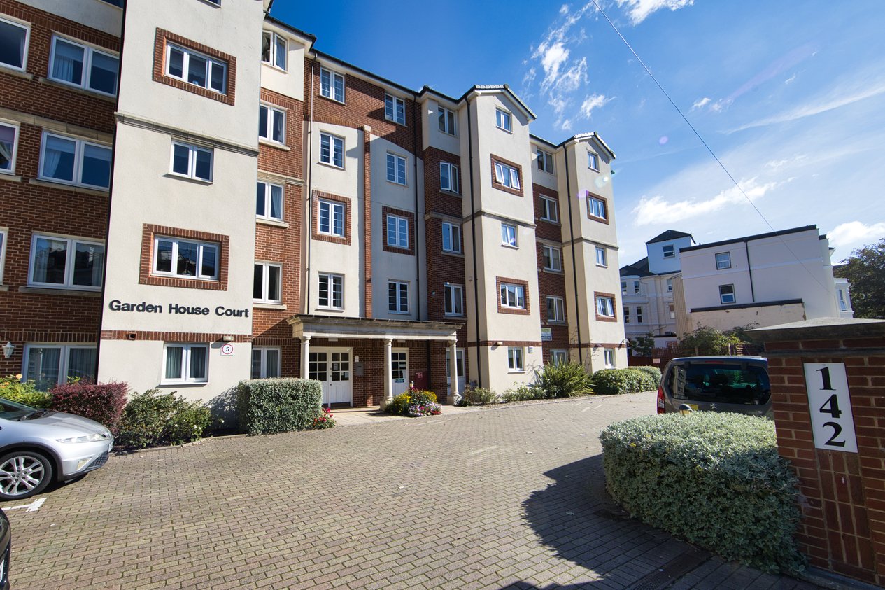 Properties Under Offer in 142 Sandgate Road Folkestone