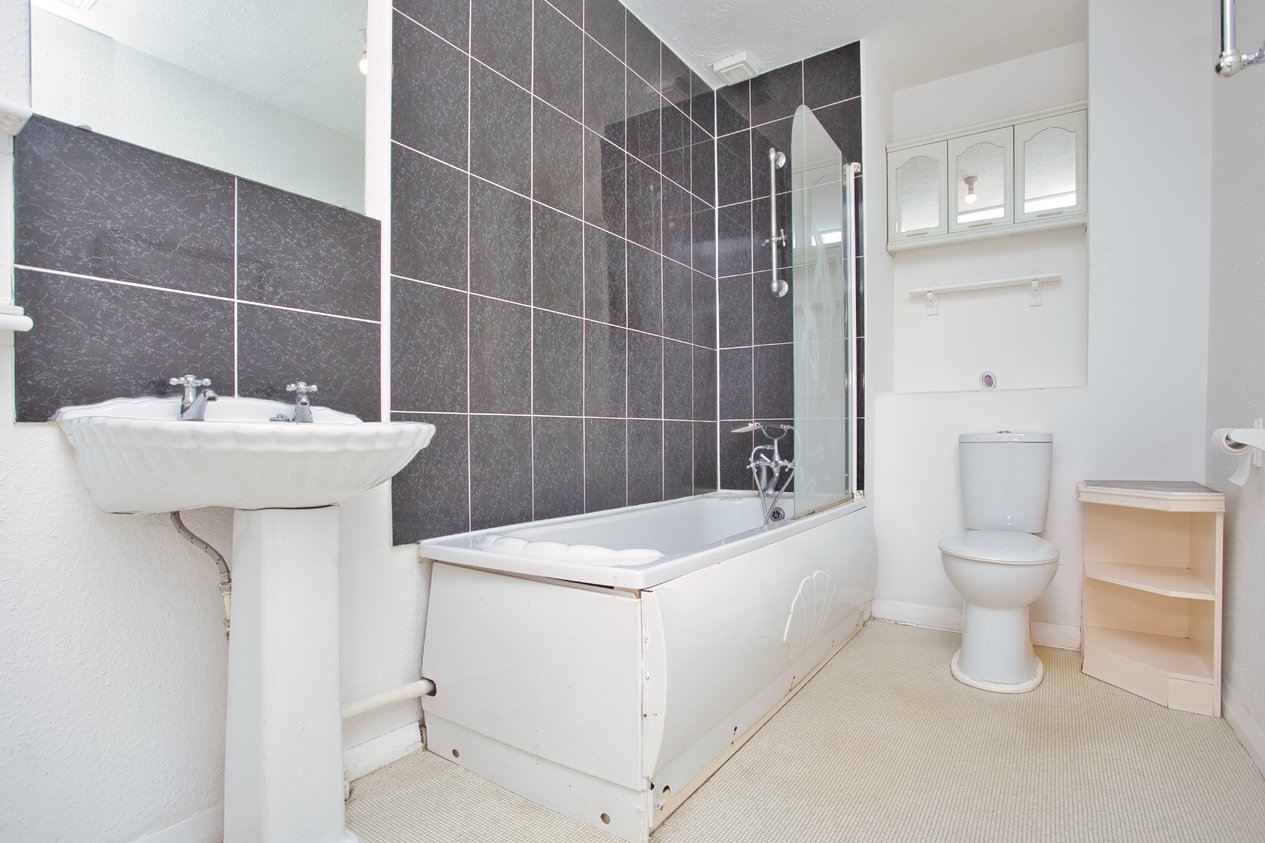 Properties Under Offer in 18 Millfield Folkestone