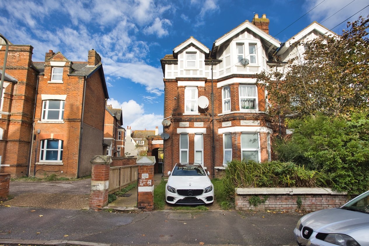 Properties Under Offer in 18 Millfield Folkestone