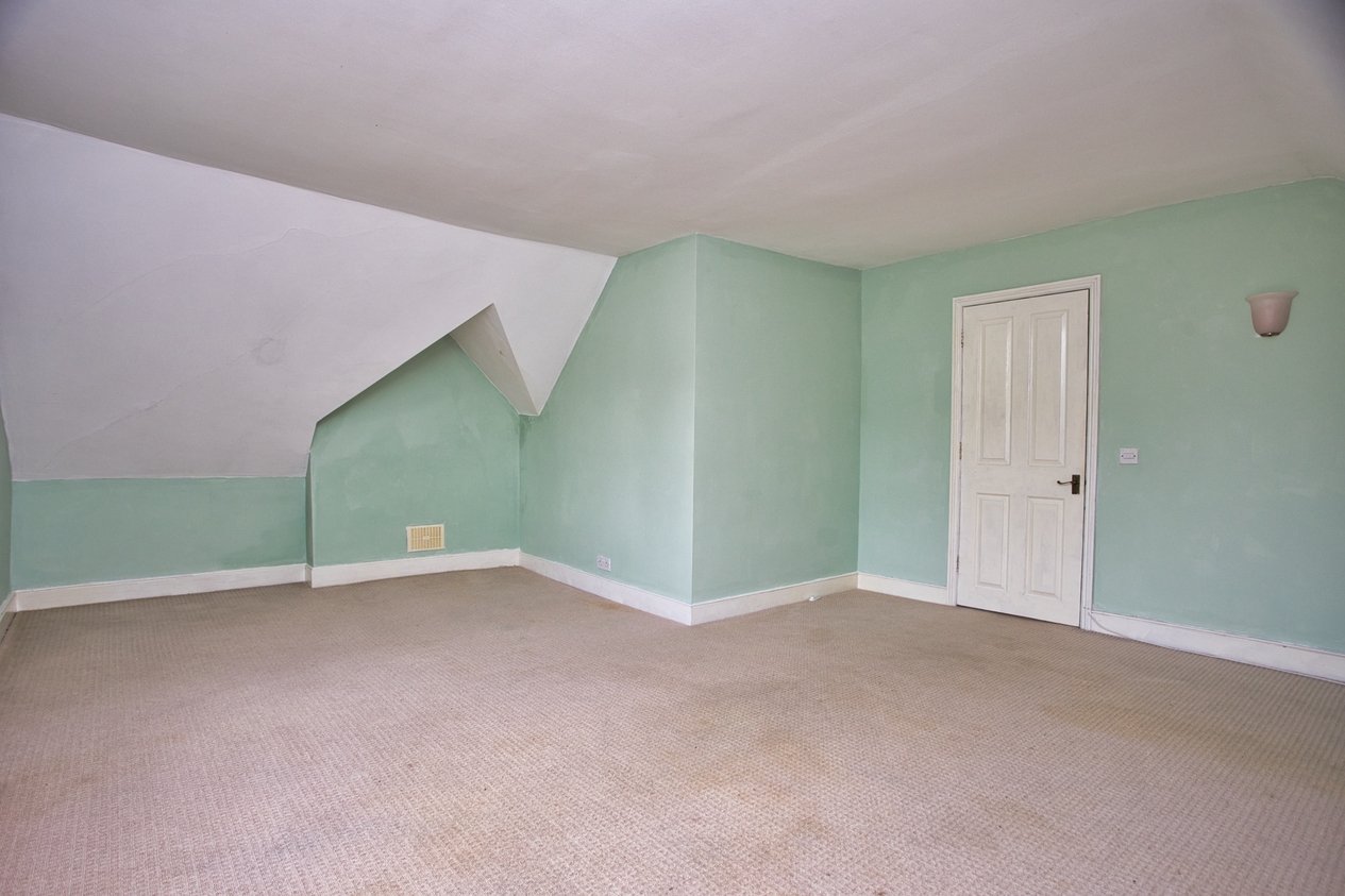 Properties Under Offer in 19 Earls Avenue Folkestone