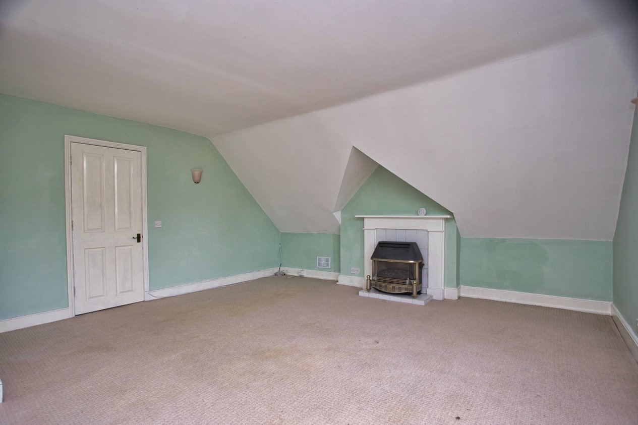 Properties Under Offer in 19 Earls Avenue Folkestone