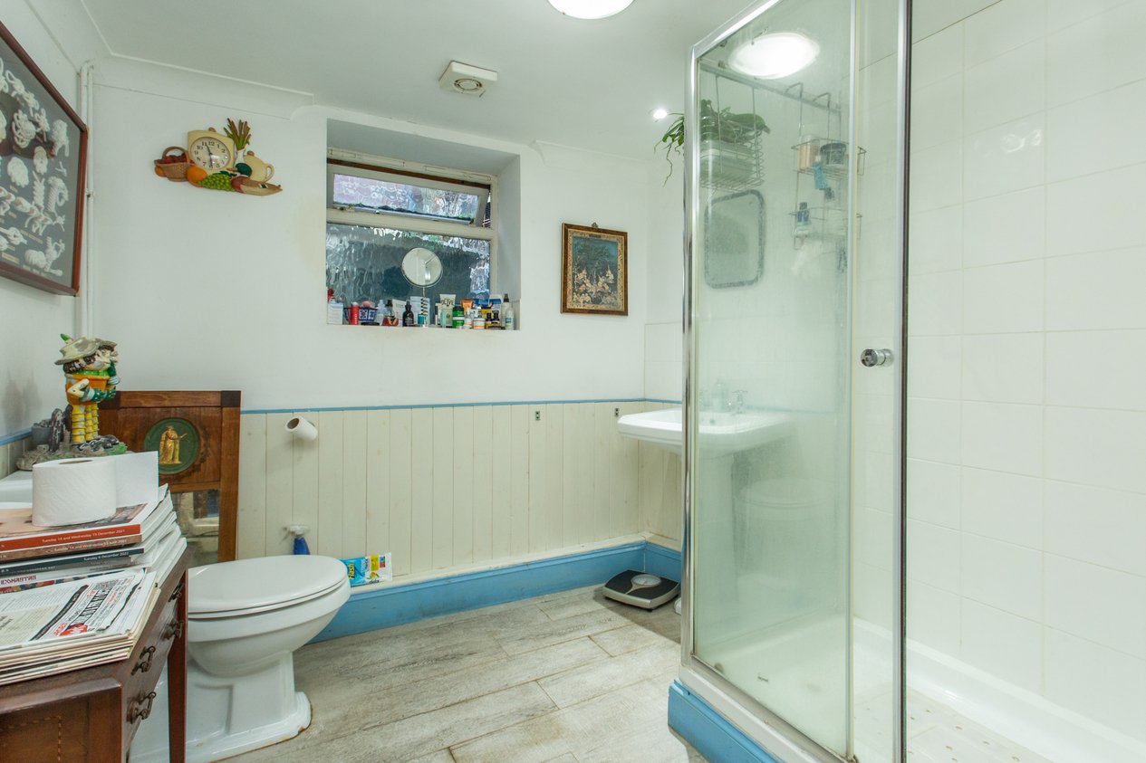 Properties Under Offer in 25a Oaten Hill Canterbury