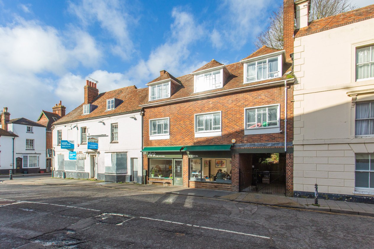Properties Under Offer in 25a Oaten Hill Canterbury