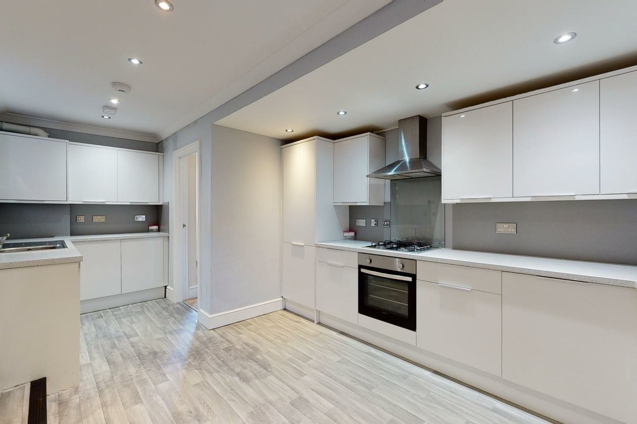 Properties Under Offer in 29 Nunnery Fields Canterbury