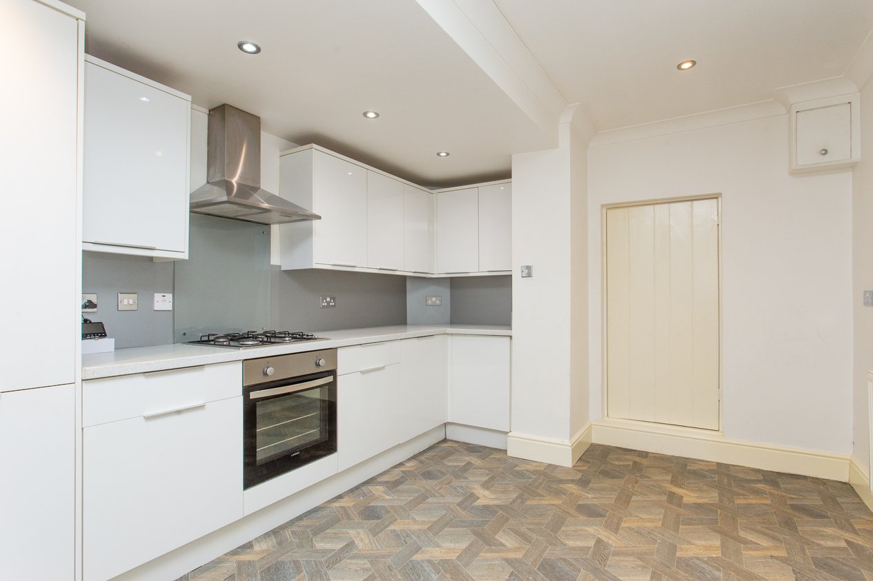 Properties Under Offer in 29 Nunnery Fields Canterbury