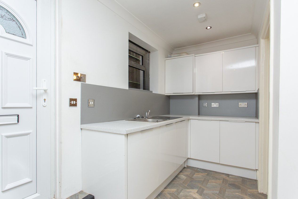 Properties Under Offer in 29 Nunnery Fields Canterbury
