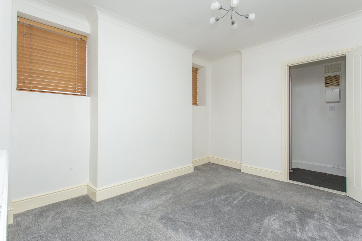 Properties Under Offer in 29 Nunnery Fields Canterbury