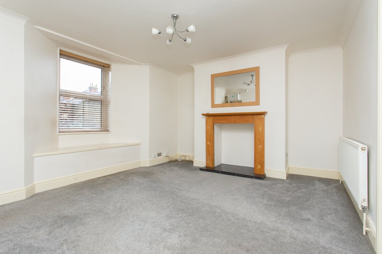 Properties Under Offer in 29 Nunnery Fields Canterbury
