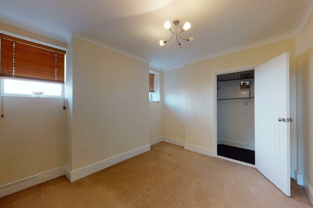 Properties Under Offer in 29 Nunnery Fields Canterbury