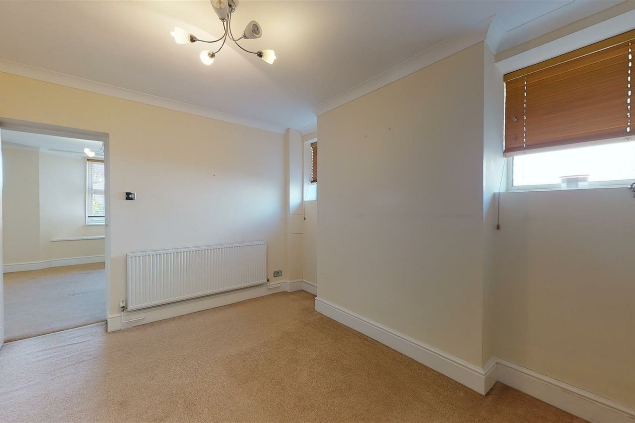 Properties Under Offer in 29 Nunnery Fields Canterbury