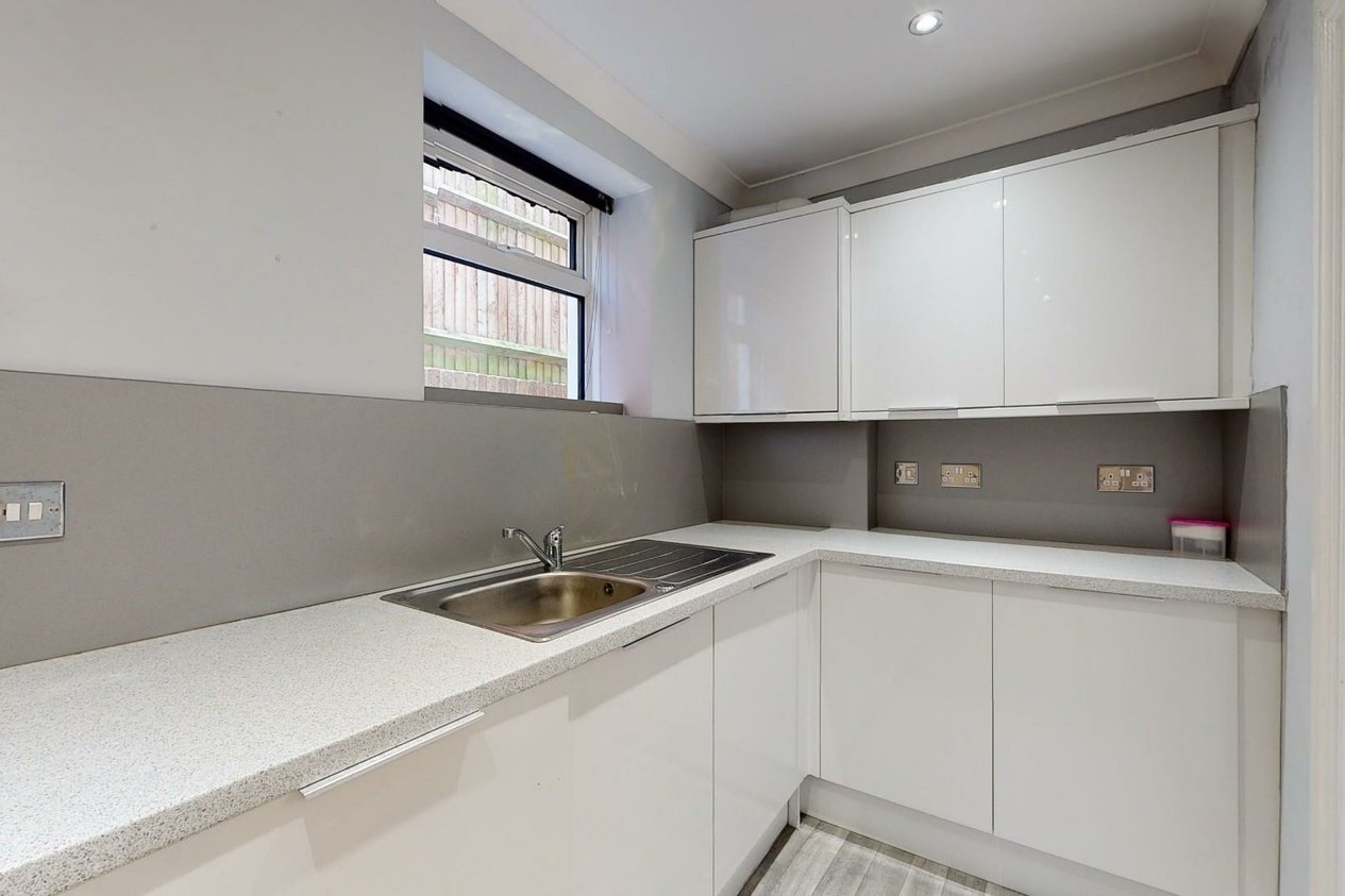 Properties Under Offer in 29 Nunnery Fields Canterbury