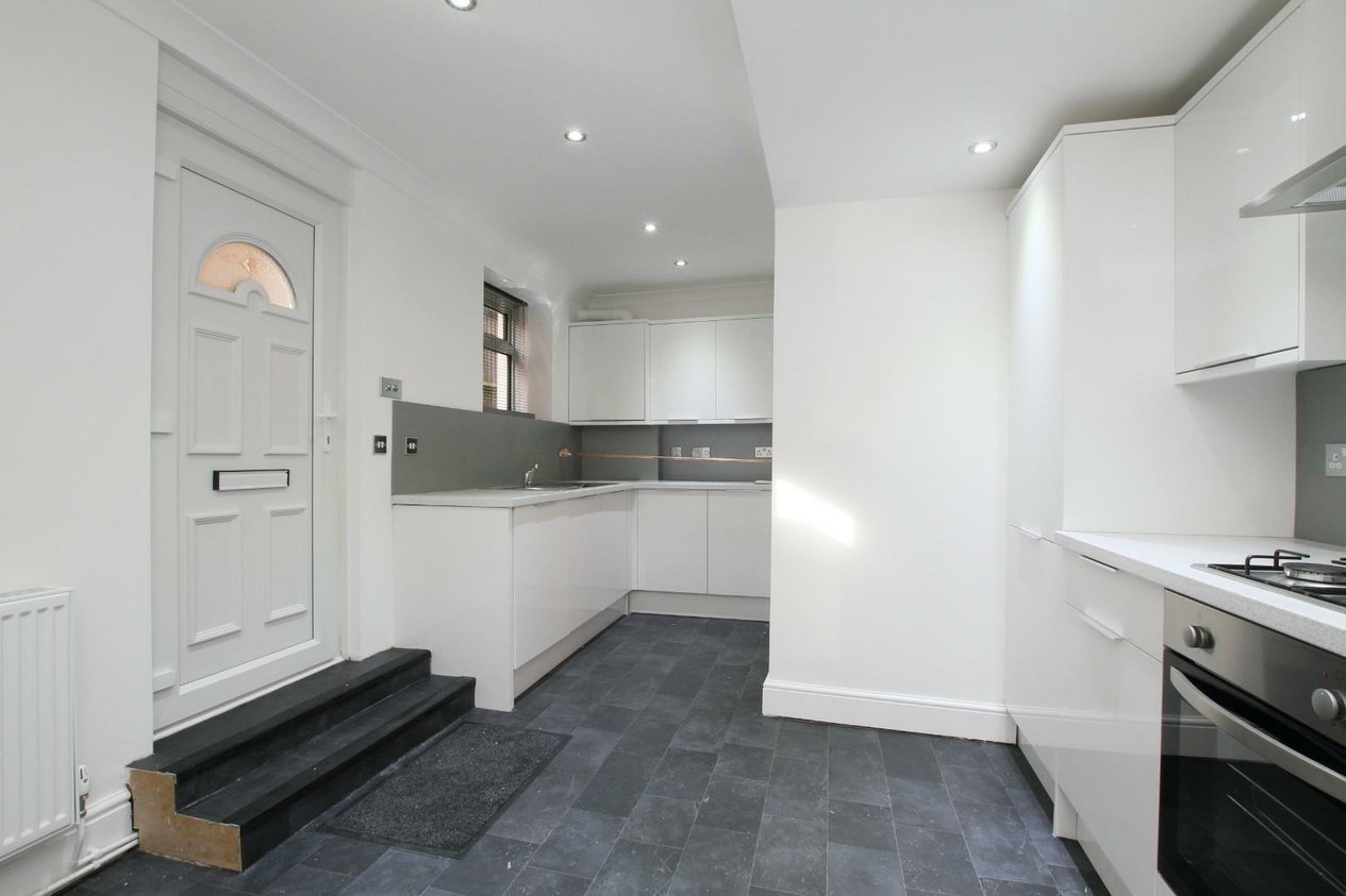 Properties Under Offer in 29 Nunnery Fields Canterbury