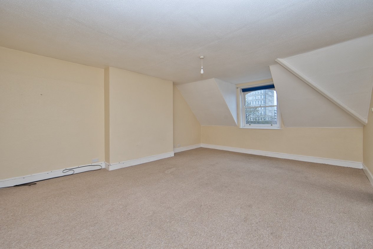 Properties Under Offer in 42 Castle Hill Avenue Folkestone