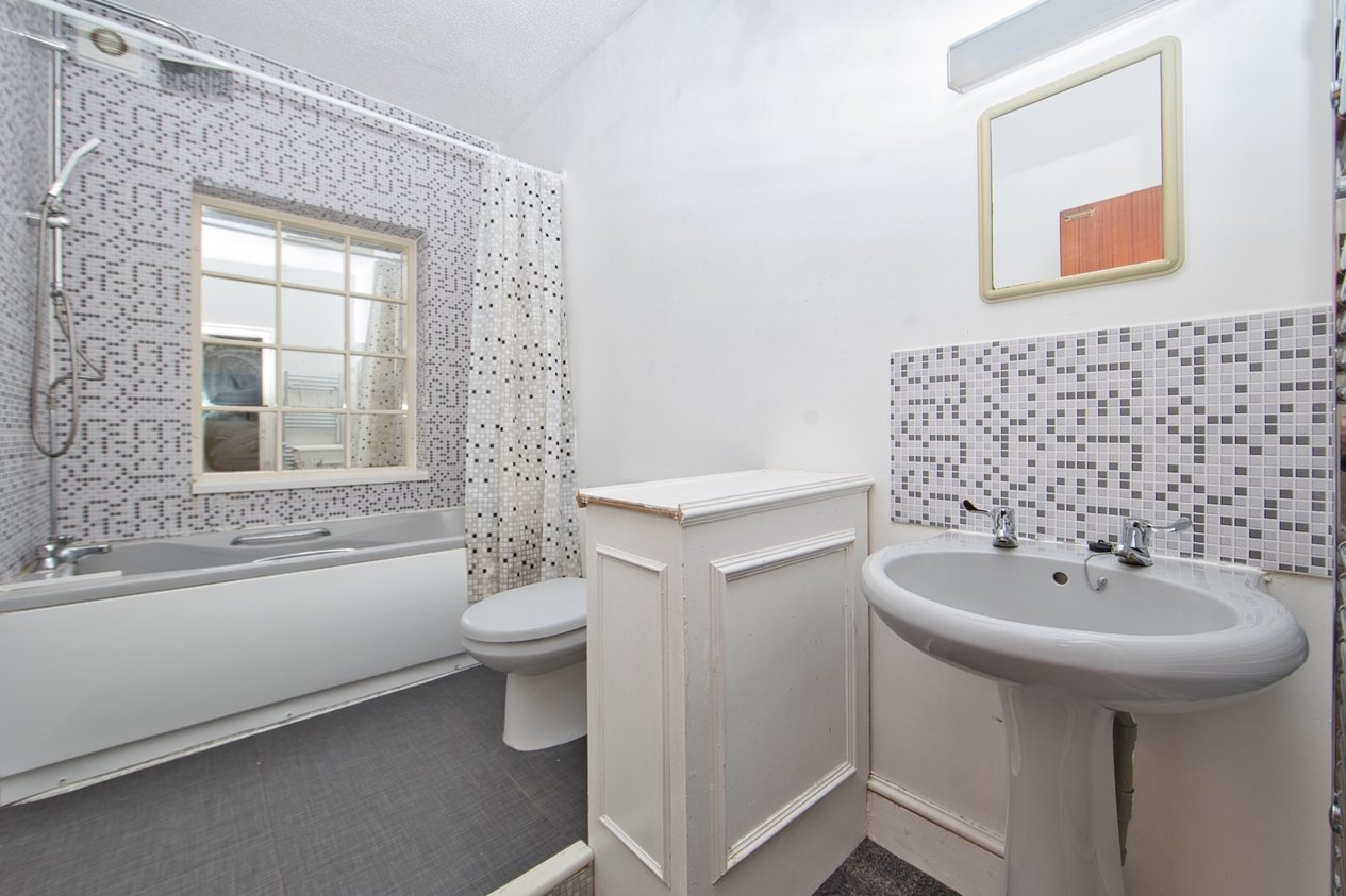 Properties Under Offer in 42 Castle Hill Avenue Folkestone