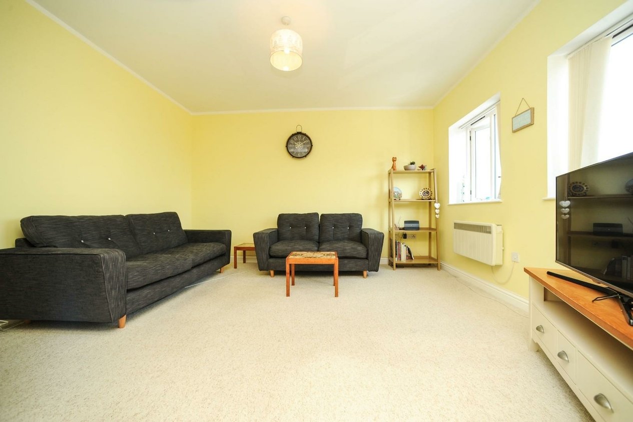 Properties Under Offer in 42 Fort Hill Margate