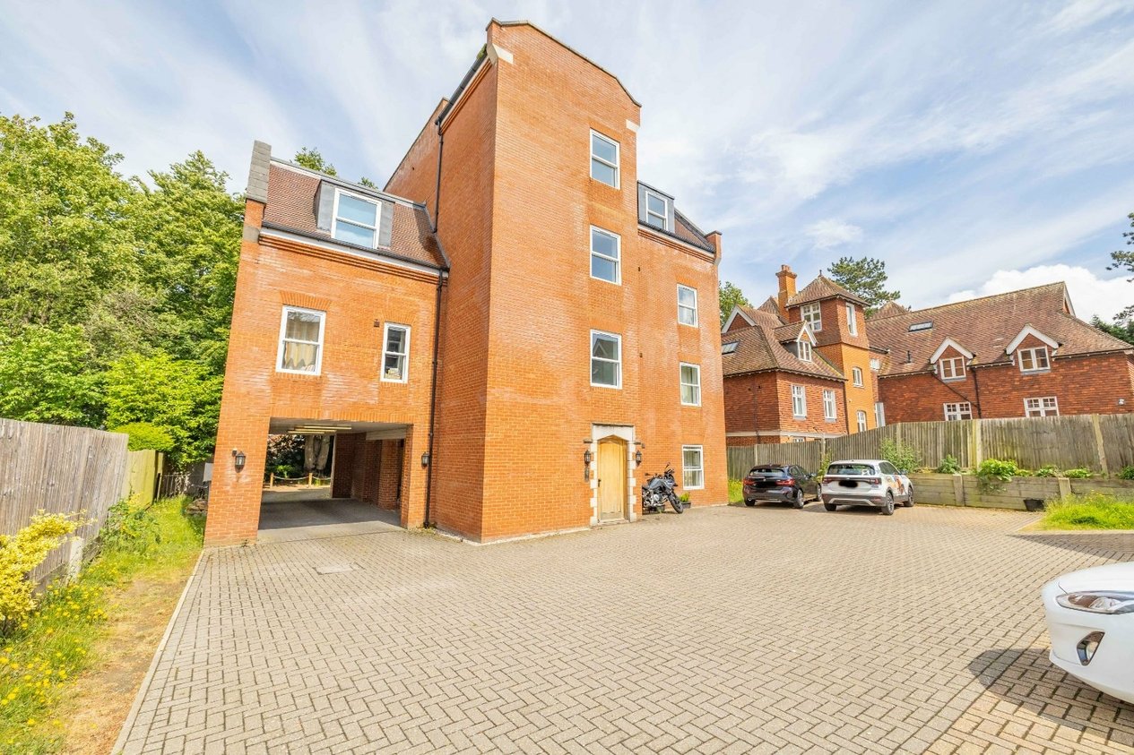 Properties For Sale in 42 New Dover Road Canterbury