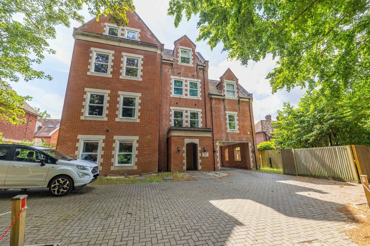 Properties For Sale in 42 New Dover Road Canterbury