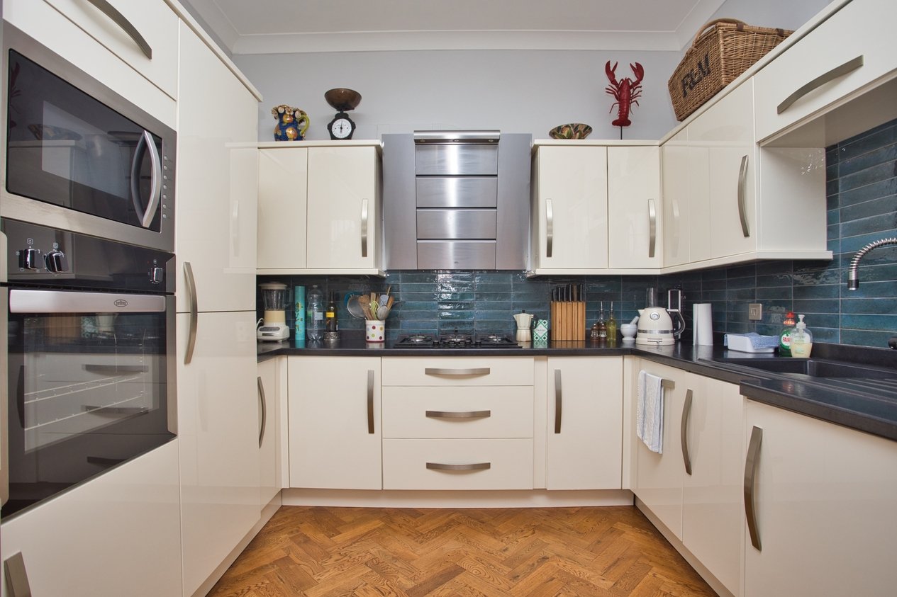 Properties Under Offer in 46 Castle Hill Avenue Folkestone