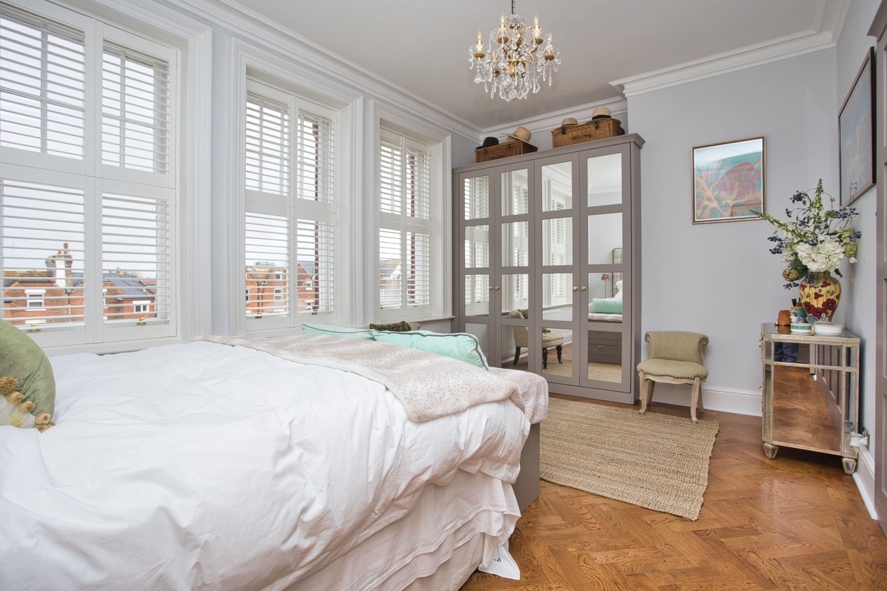 Properties Under Offer in 46 Castle Hill Avenue Folkestone