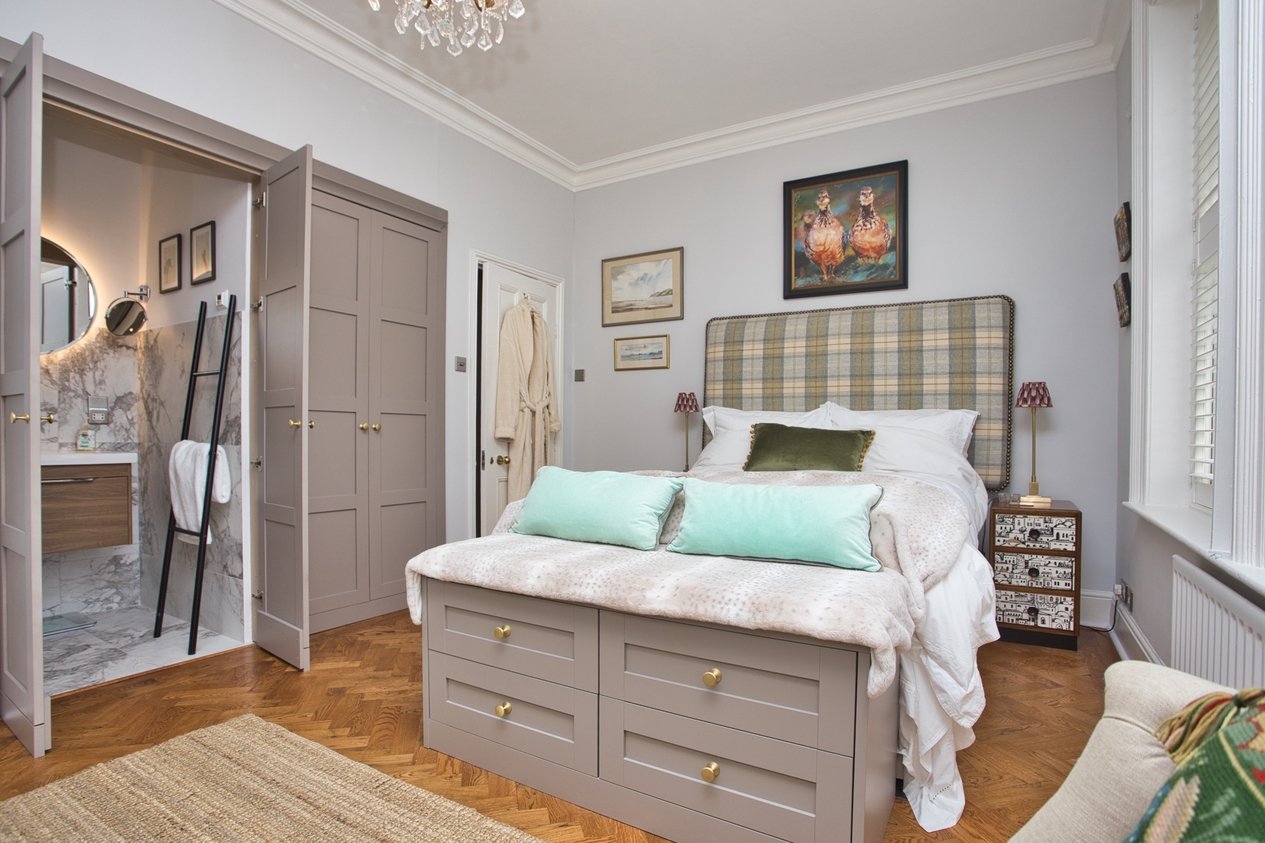 Properties Under Offer in 46 Castle Hill Avenue Folkestone