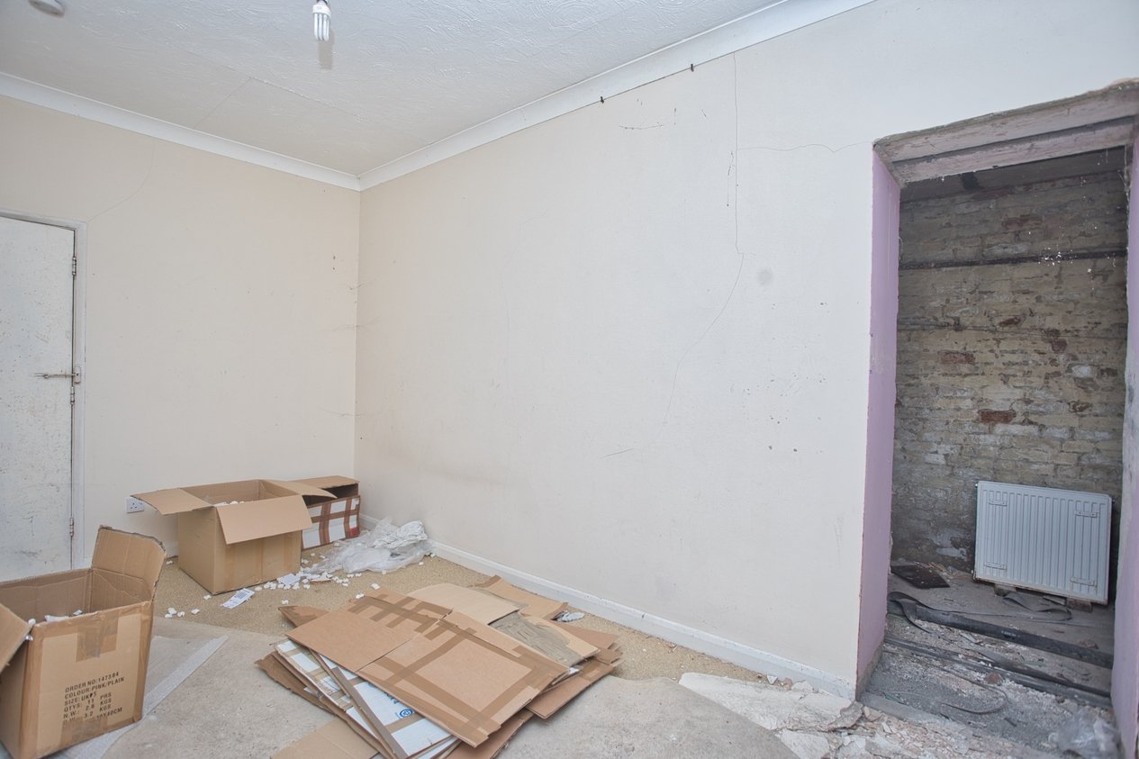 Properties Under Offer in 48 Castle Hill Avenue Folkestone