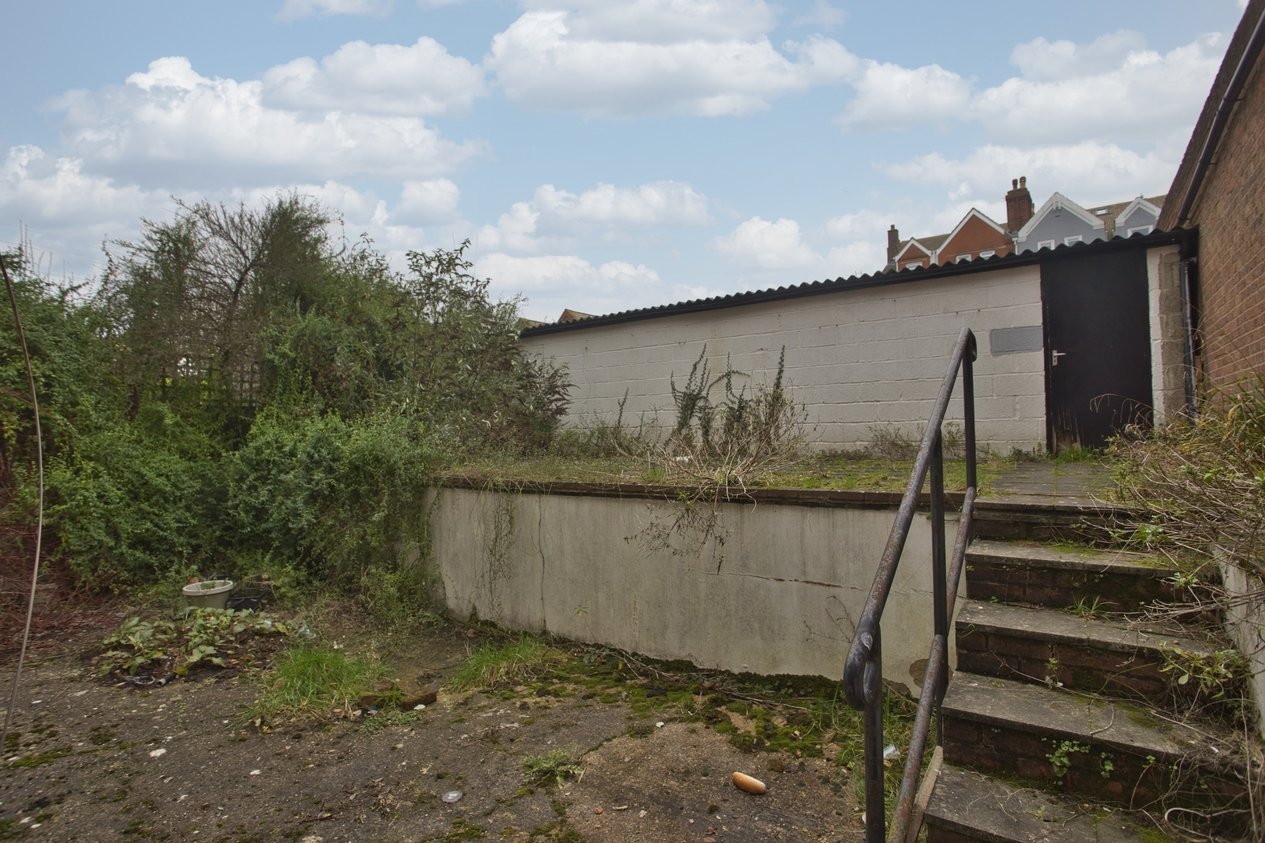 Properties Under Offer in 48 Castle Hill Avenue Folkestone