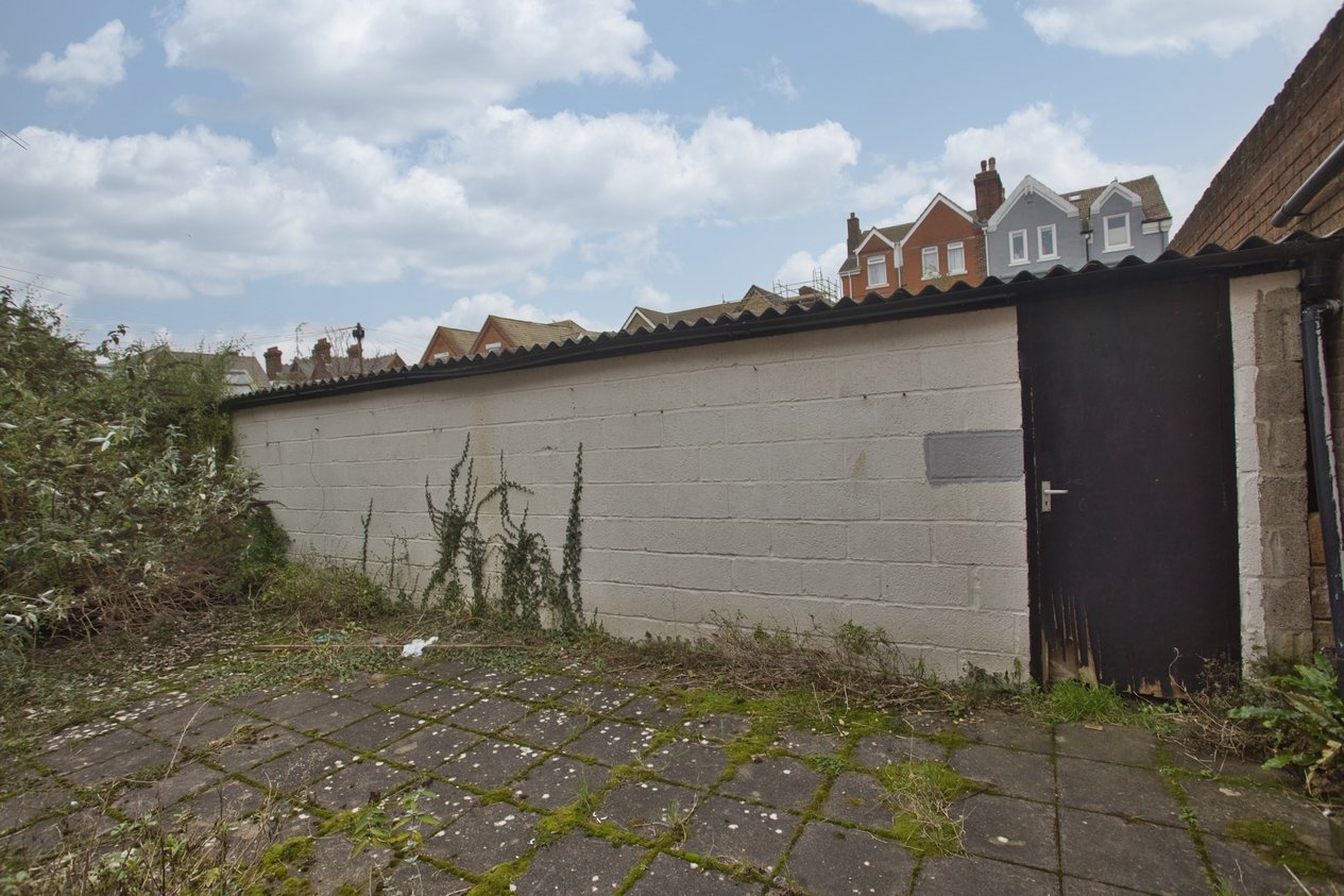 Properties Under Offer in 48 Castle Hill Avenue Folkestone