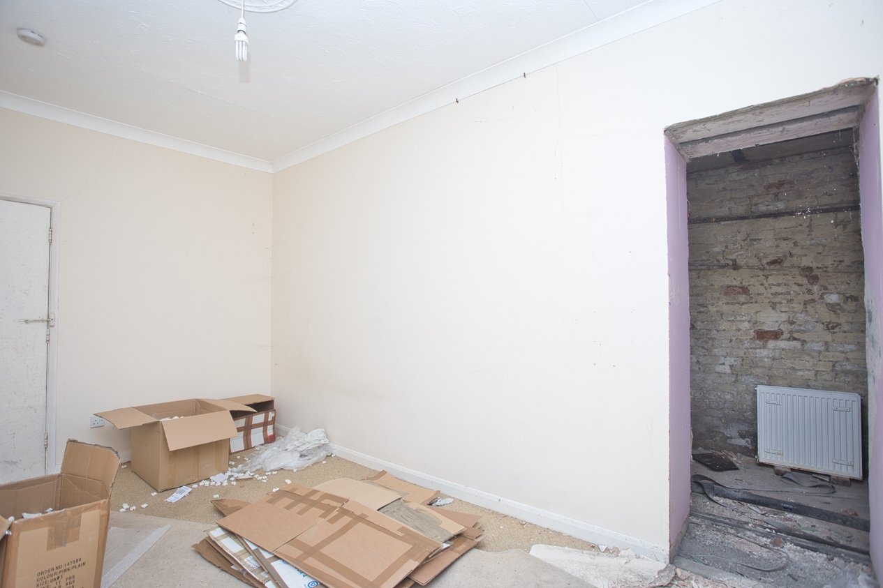 Properties Under Offer in 48 Castle Hill Avenue Folkestone
