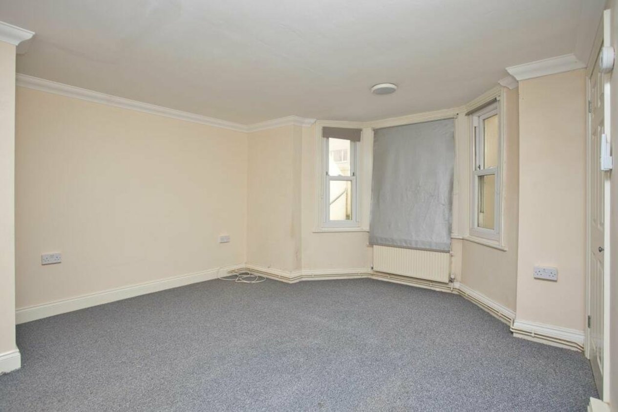 Properties Under Offer in 6 Marine Terrace Folkestone