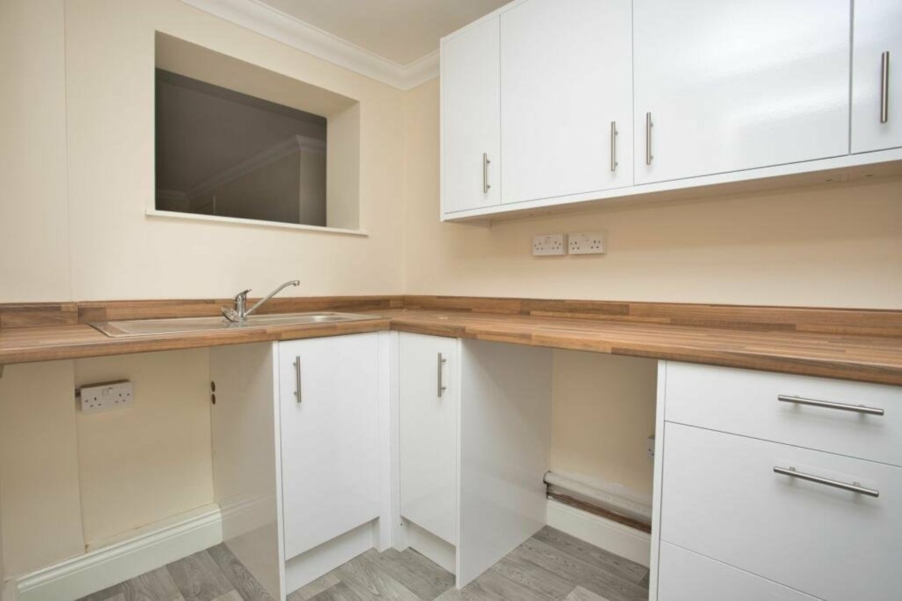 Properties Under Offer in 6 Marine Terrace Folkestone