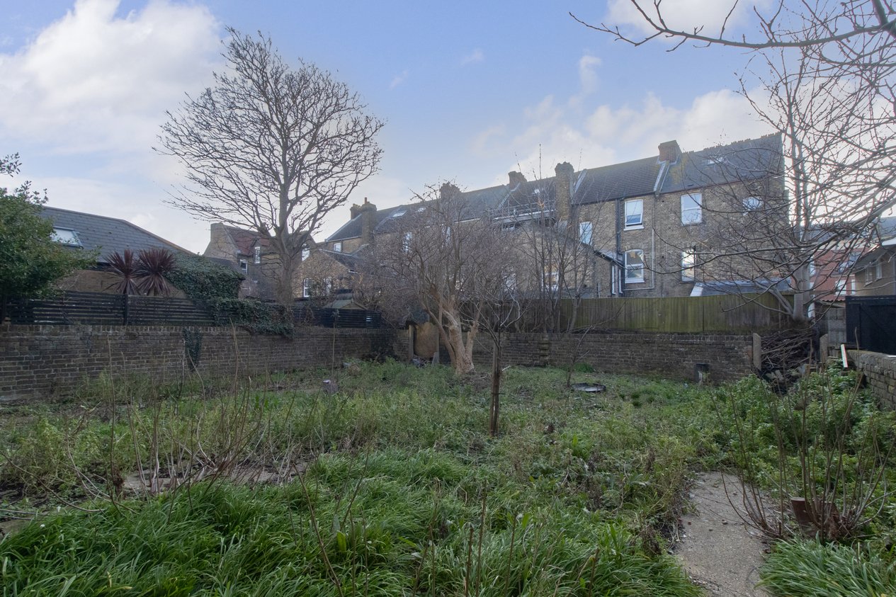 Properties Under Offer in 8 Hatfeild Road Margate