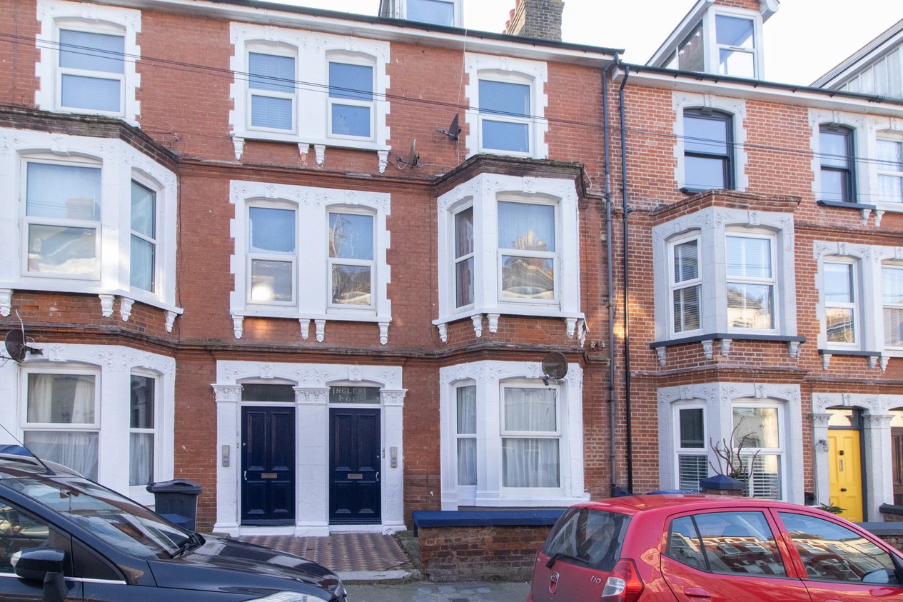 Properties Under Offer in 8 Hatfeild Road Margate