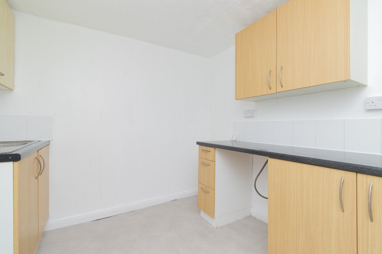 Properties Under Offer in 8 Hatfeild Road Margate