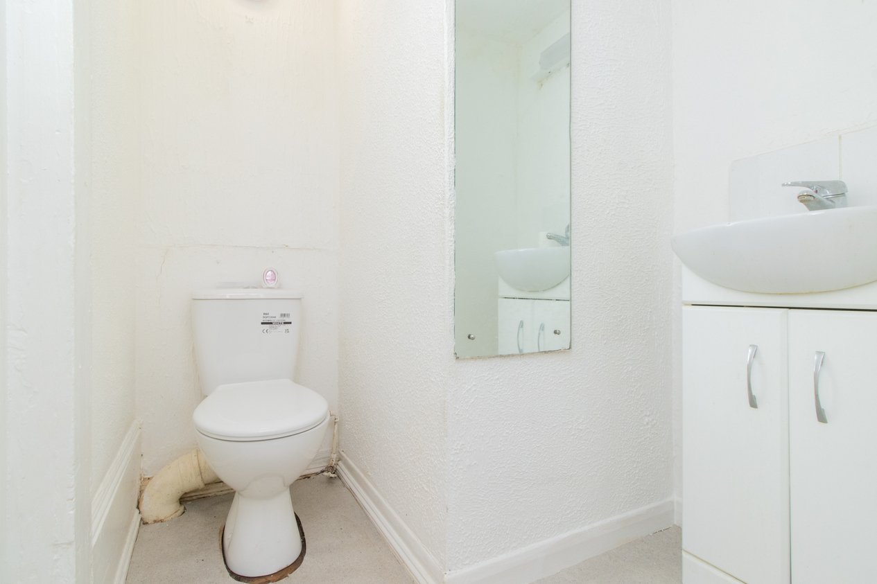 Properties Under Offer in 8 Hatfeild Road Margate