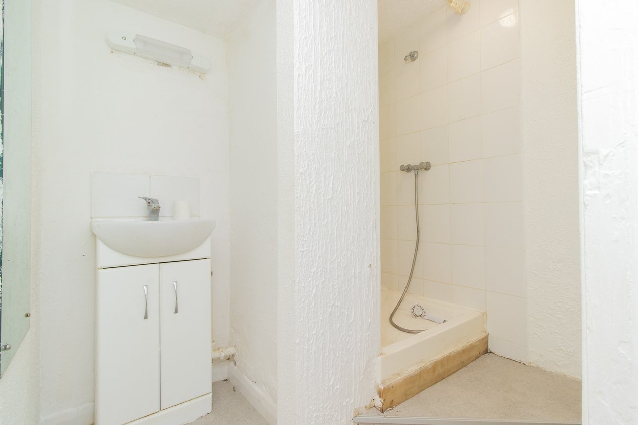 Properties Under Offer in 8 Hatfeild Road Margate