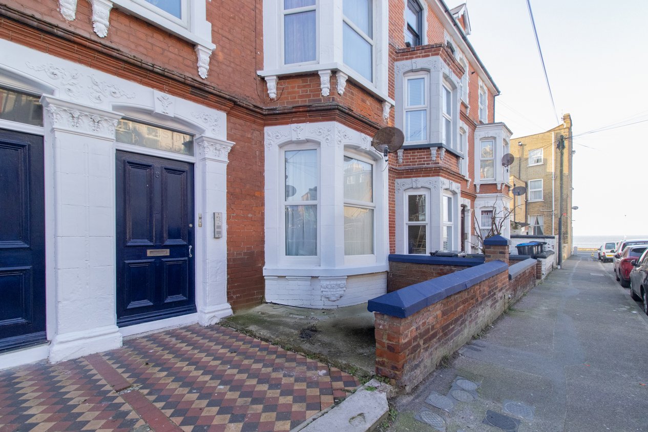 Properties Under Offer in 8 Hatfeild Road Margate