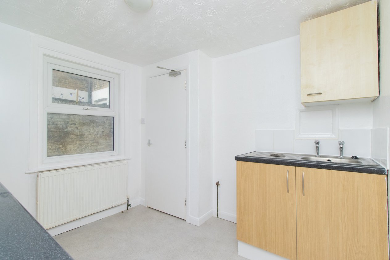 Properties Under Offer in 8 Hatfeild Road Margate