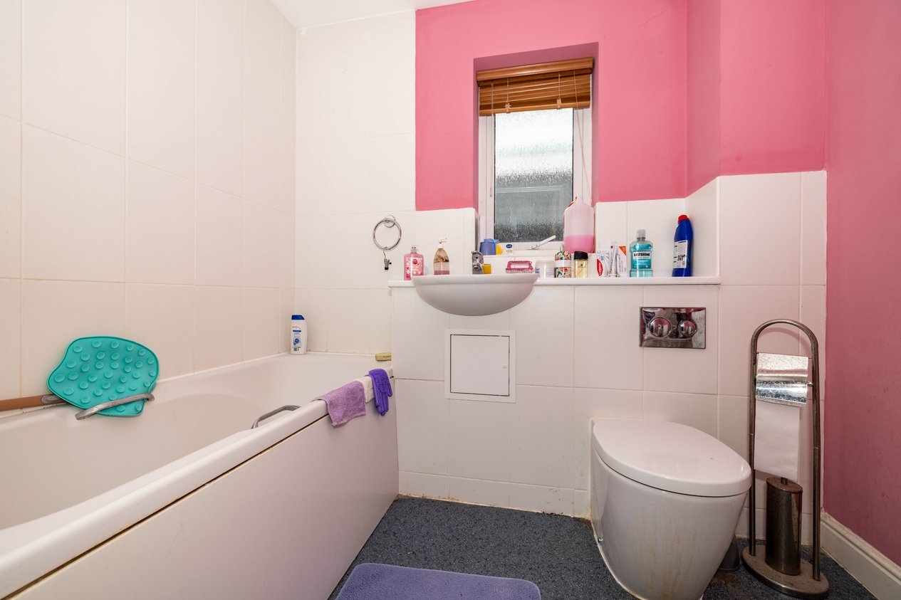 Properties Under Offer in Adams Drive Ashford