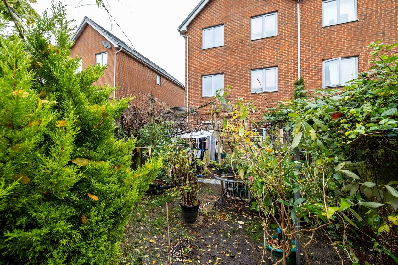 Properties Under Offer in Adams Drive Ashford