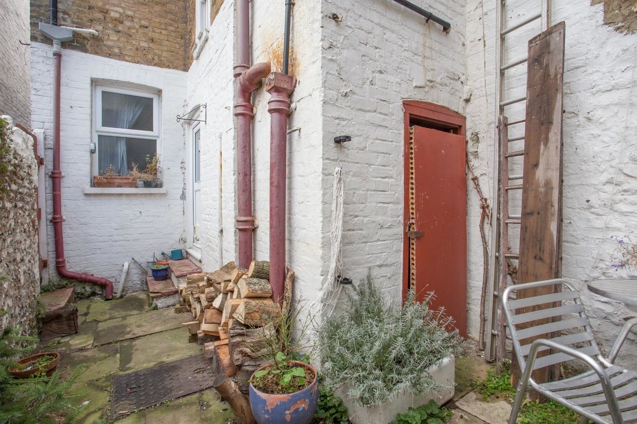 Properties Sold Subject To Contract in Addington Street 