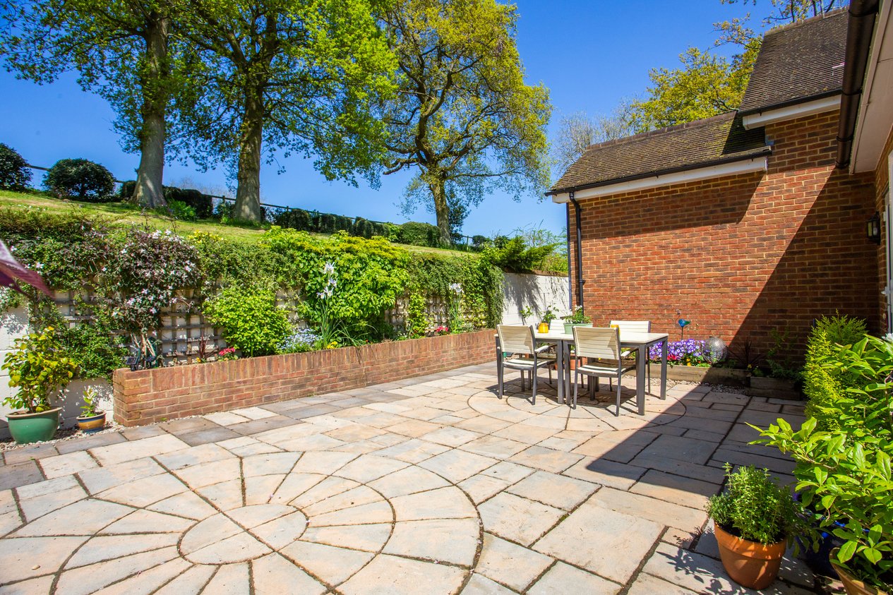 Properties Under Offer in Agester Lane Denton