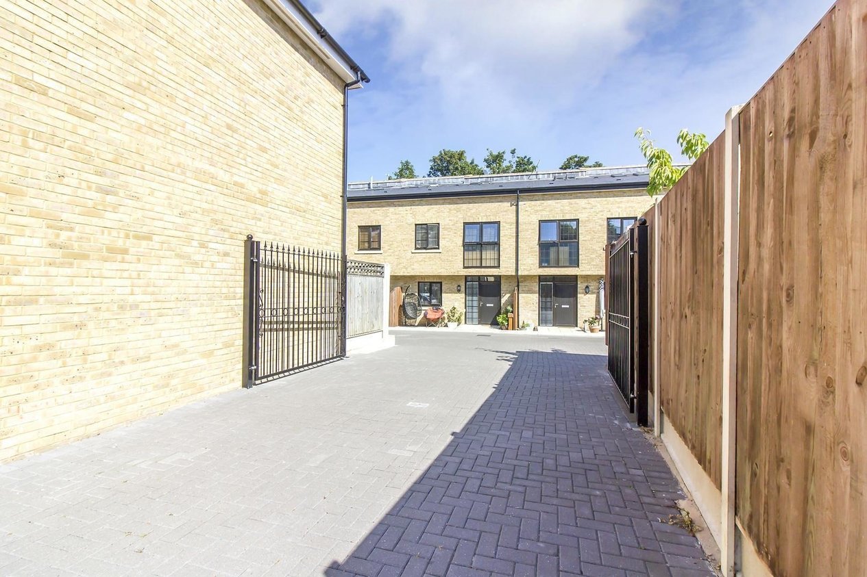Properties Sold Subject To Contract in Albion Mews 