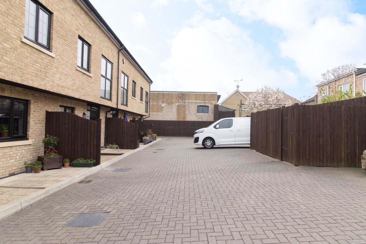 Properties Sold Subject To Contract in Albion Mews 