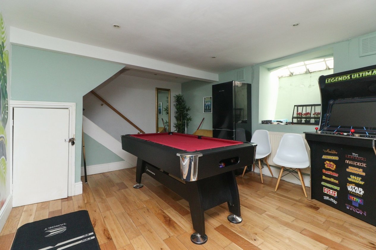 Properties For Sale in Albion Place Trinity Square