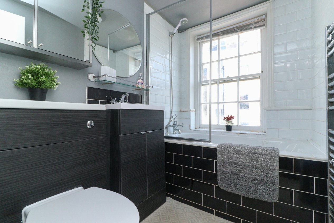Properties For Sale in Albion Place Trinity Square