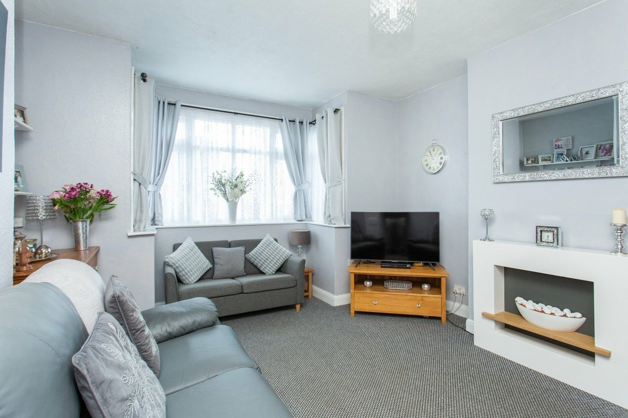 Properties Under Offer in Alexandra Road Capel-le-Ferne