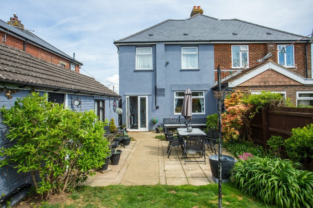 Properties Under Offer in Alexandra Road Capel-le-Ferne